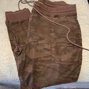 Camo jogger